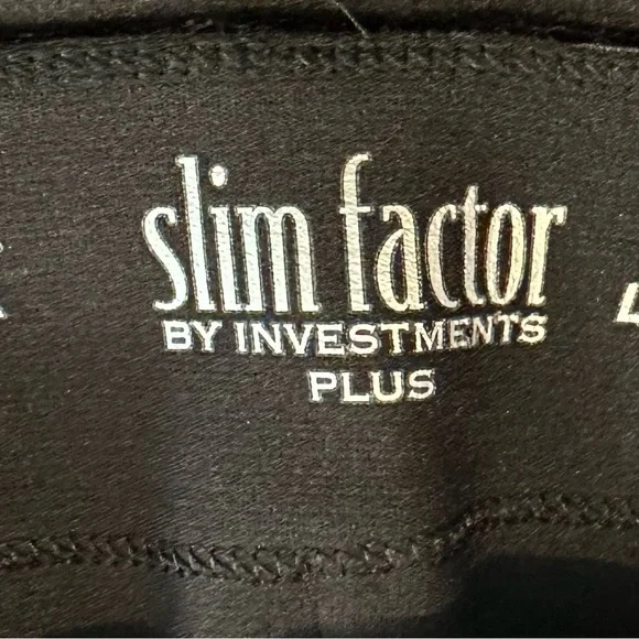 Slim Factor by Investments Black and White Vertical Abstract Patterned Leggings - Picture 3 of 4